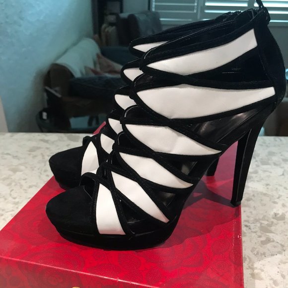 Black & White Carlos Heels - Picture 2 of 5